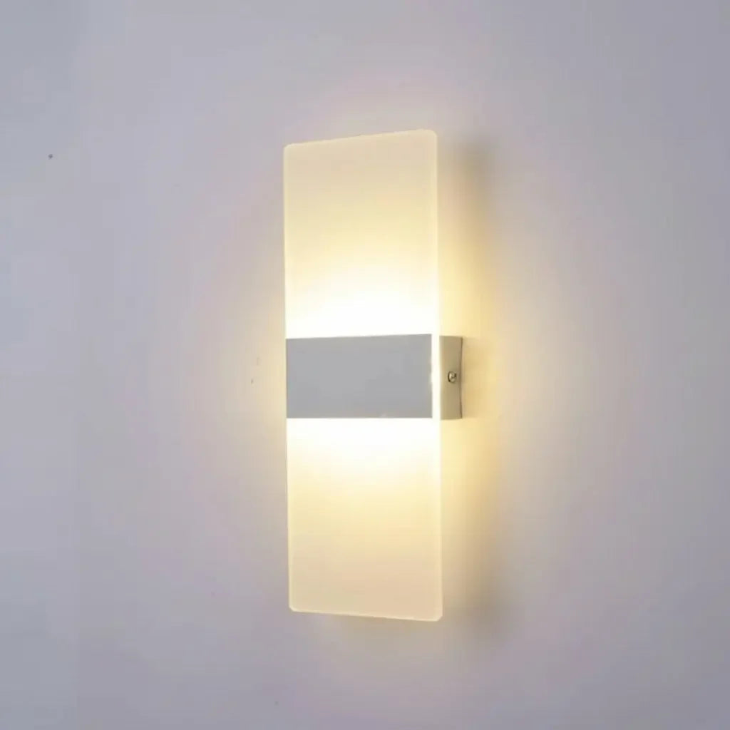 Minimalist Wall Sconce in Acrylic Modern Lighting