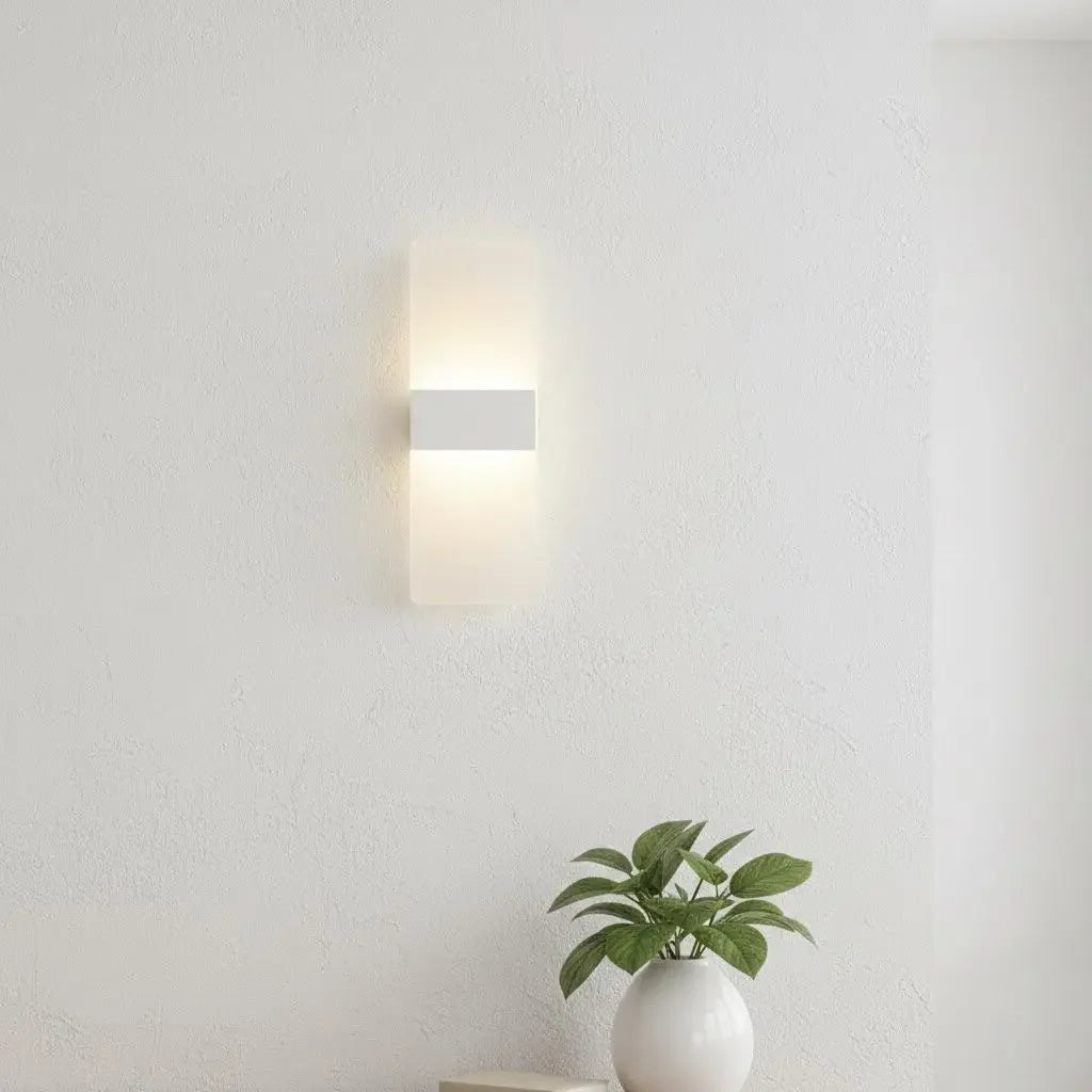 Minimalist Wall Sconce in Acrylic Modern Lighting