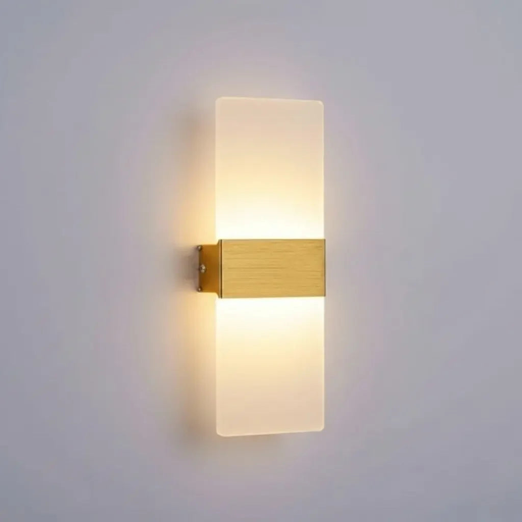 Minimalist Wall Sconce in Acrylic Modern Lighting