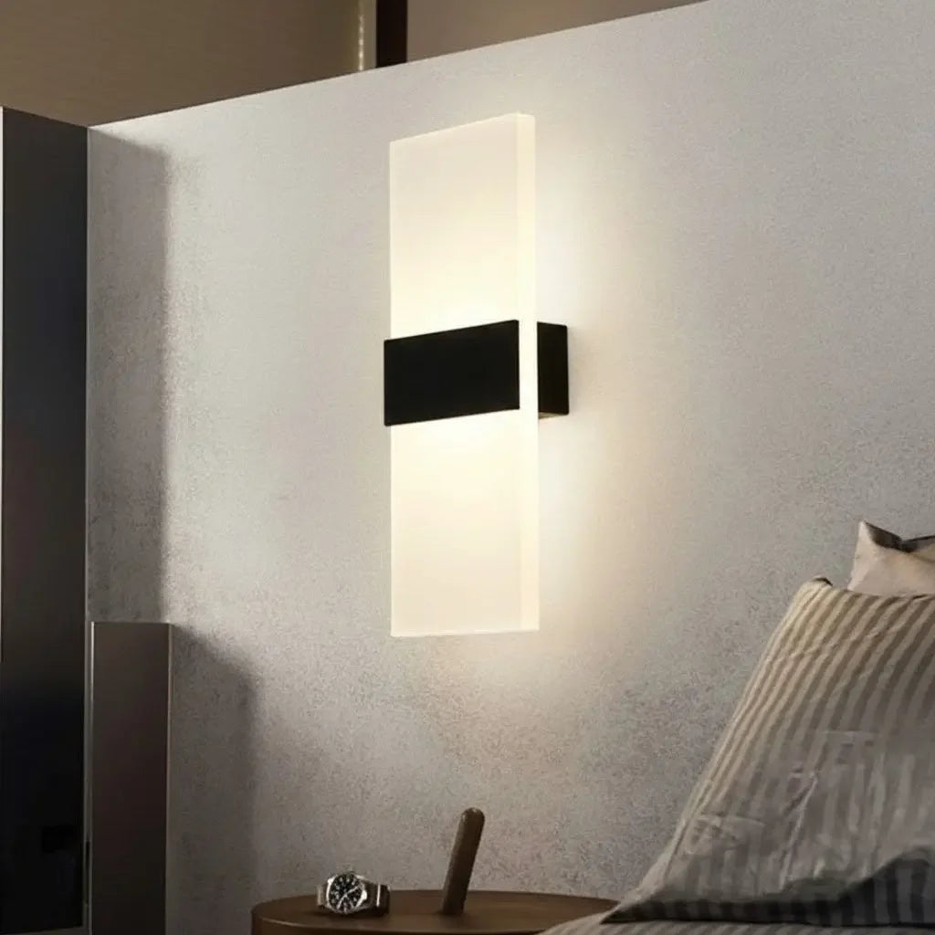 Minimalist Wall Sconce in Acrylic Modern Lighting